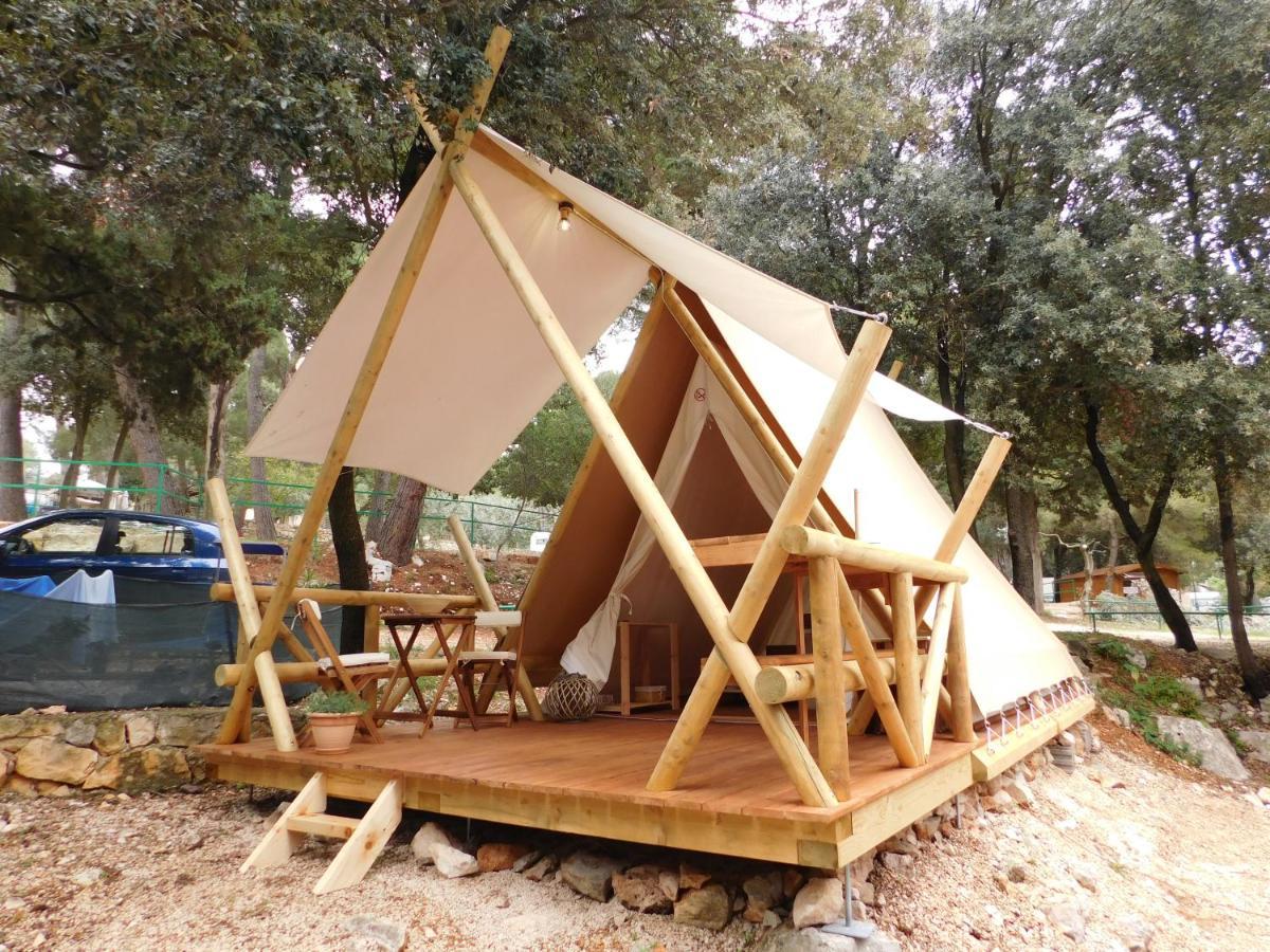 Отель Glamping Tent Ровинь Экстерьер фото