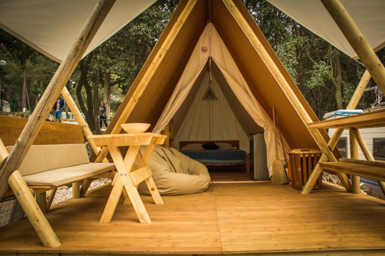 Отель Glamping Tent Ровинь Экстерьер фото