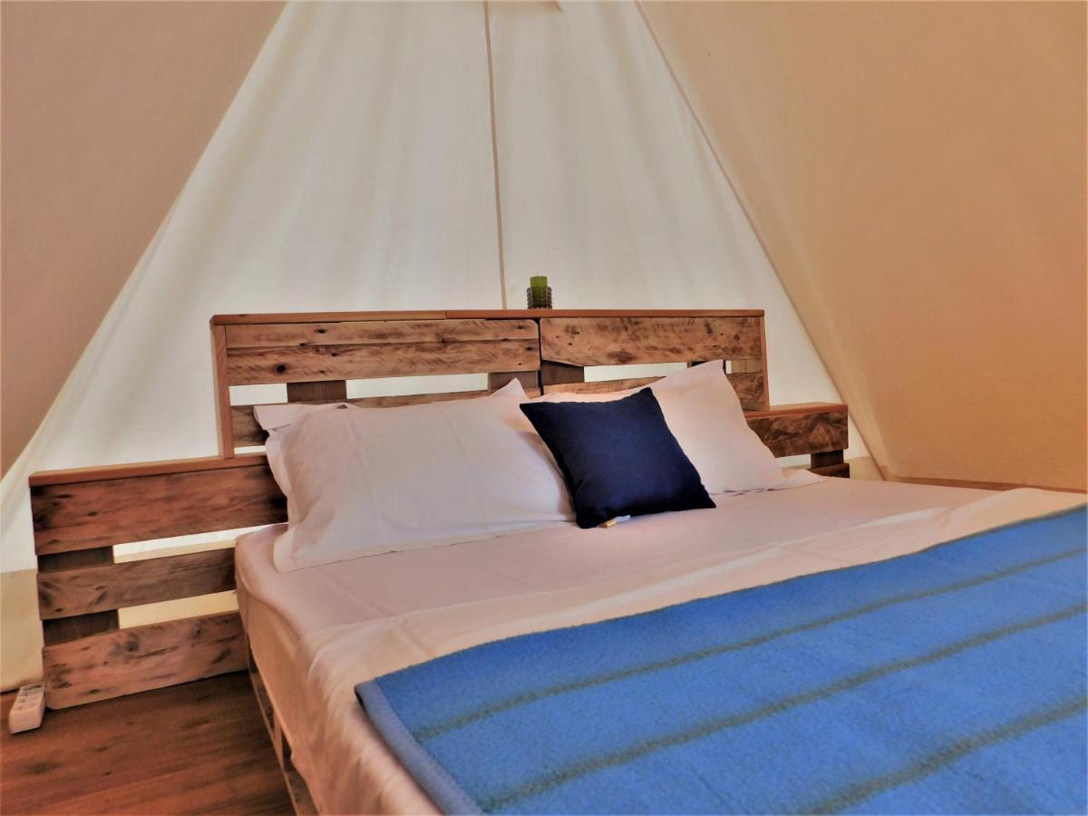 Отель Glamping Tent Ровинь Экстерьер фото