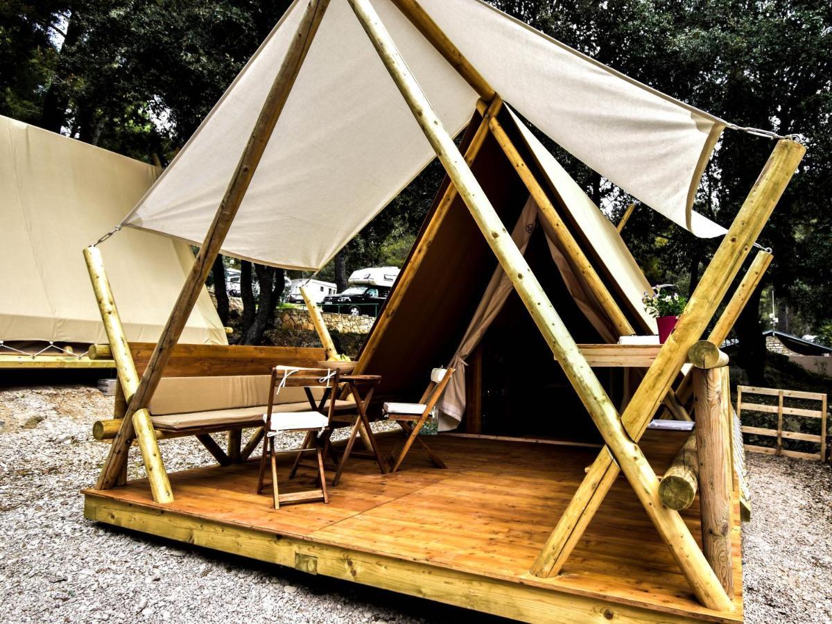 Отель Glamping Tent Ровинь Экстерьер фото