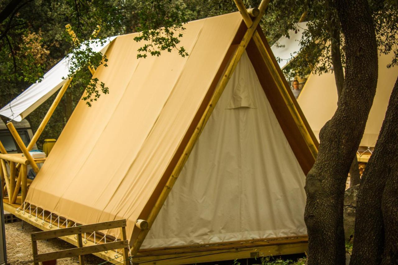 Отель Glamping Tent Ровинь Экстерьер фото