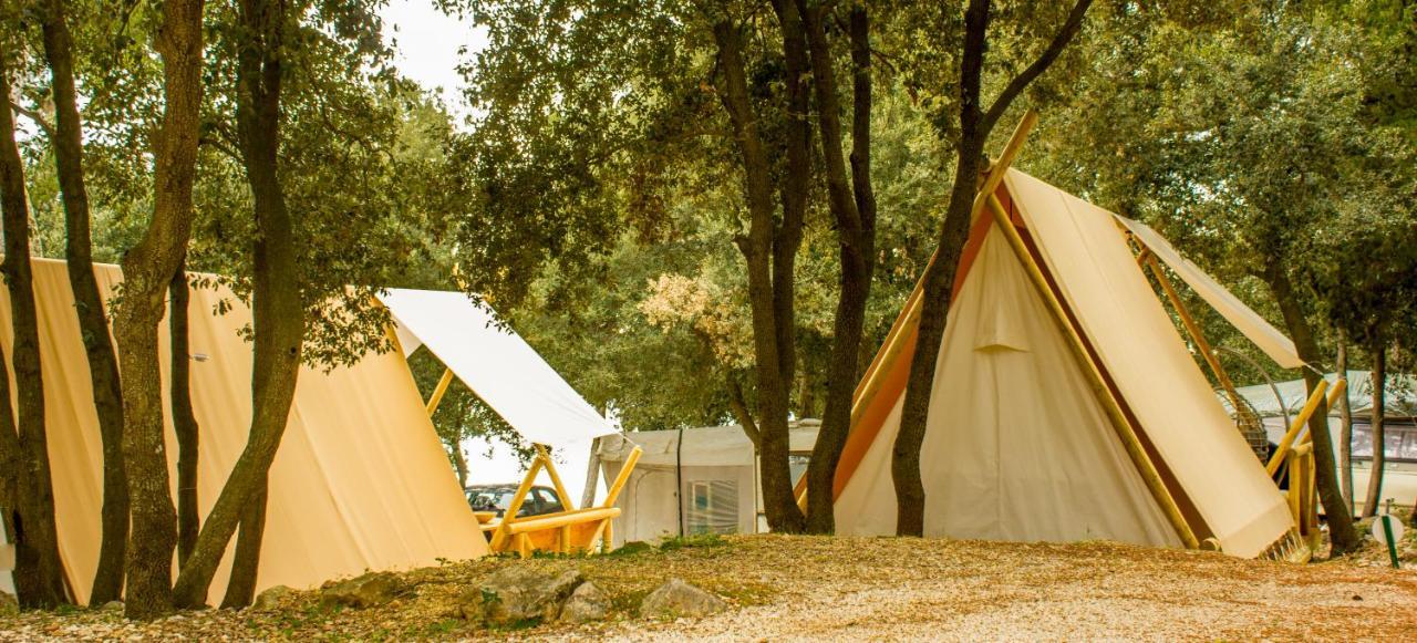 Отель Glamping Tent Ровинь Экстерьер фото