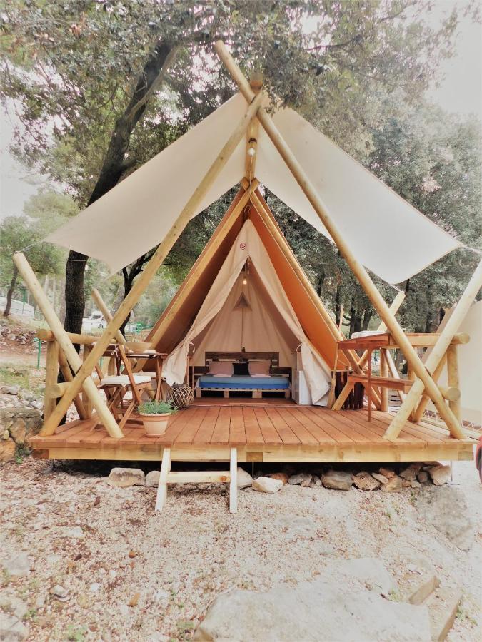 Отель Glamping Tent Ровинь Экстерьер фото